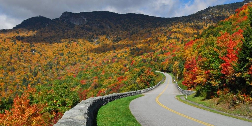 the-blue-ridge-parkway-runs-from-north-carolina-to-virginia-and-is-known-for-its-views-of-rugged-mountains-and-the-appalachian-highlands